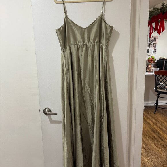 💚✨ Show Me Your Mumu Faith Maxi Dress – Moss Green Satin (XL) ✨💚 - Picture 13 of 14